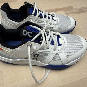 On Kids The Roger CH Pro Youth Tennis Shoes Size 4.5